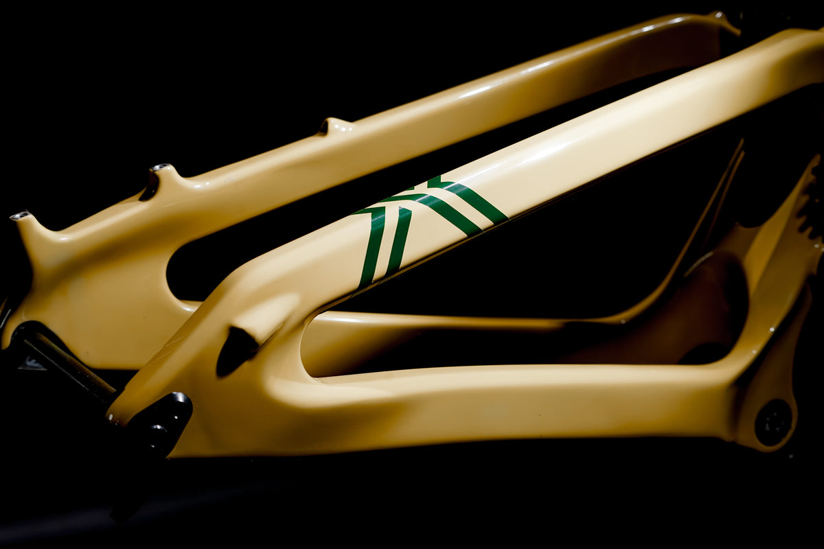 Deviate Cycles Claymore Medium Non-UDH Frame Only - Green Sand