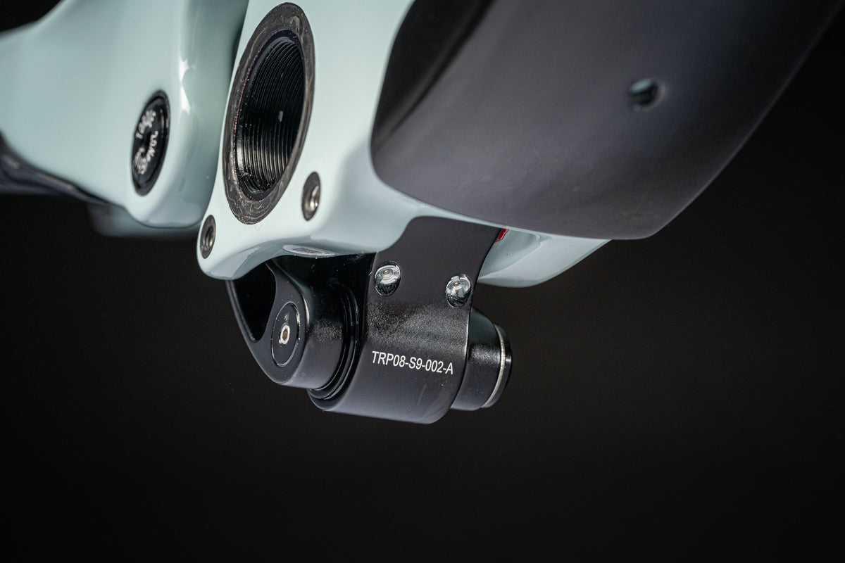 Highlander II linkage grease port