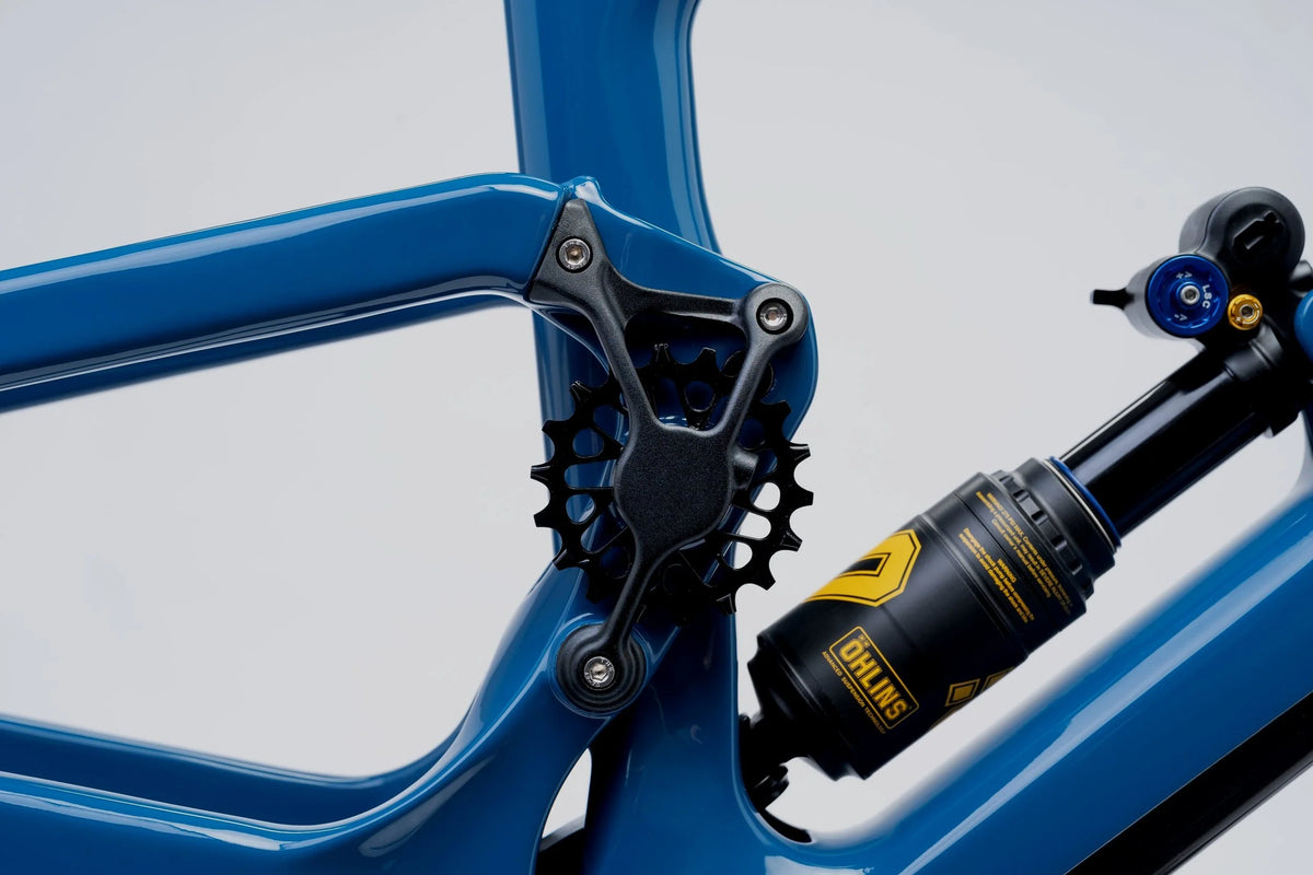 Deviate high-pivot idler close up